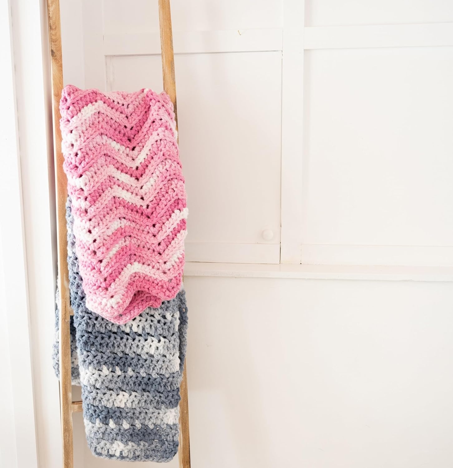 image:imageLion Brand Yarn Super Bulky Cover Story Chainette Blanket Yarn for Knitting and Crochet Black 1 PackCamel